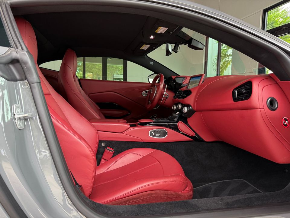2023 Aston Martin Vantage