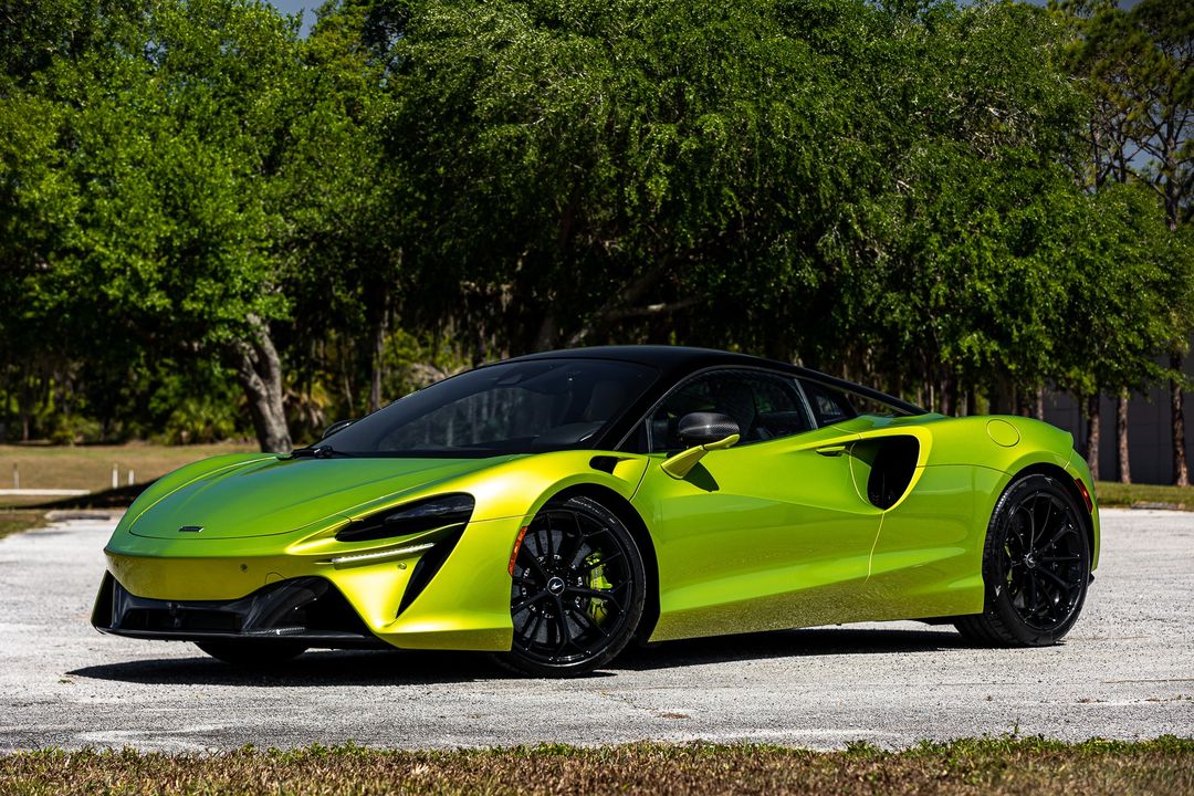 2023 McLaren Artura