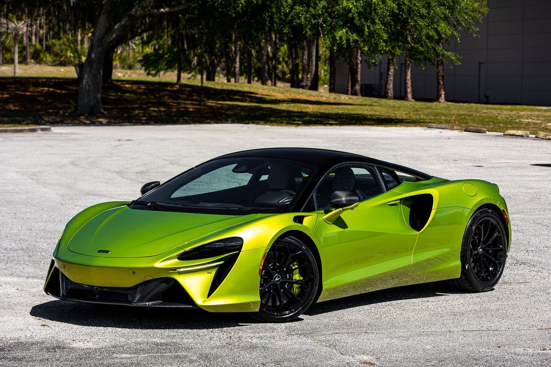 2023 McLaren Artura