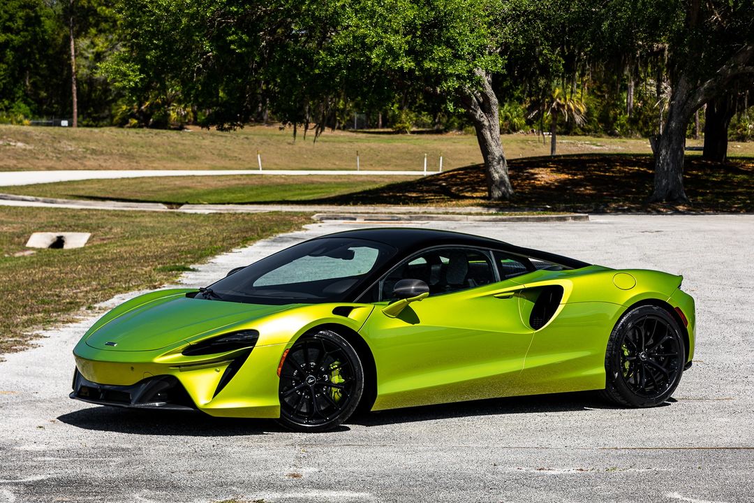 2023 McLaren Artura