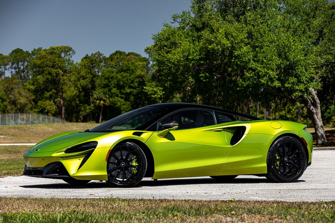 2023 McLaren Artura