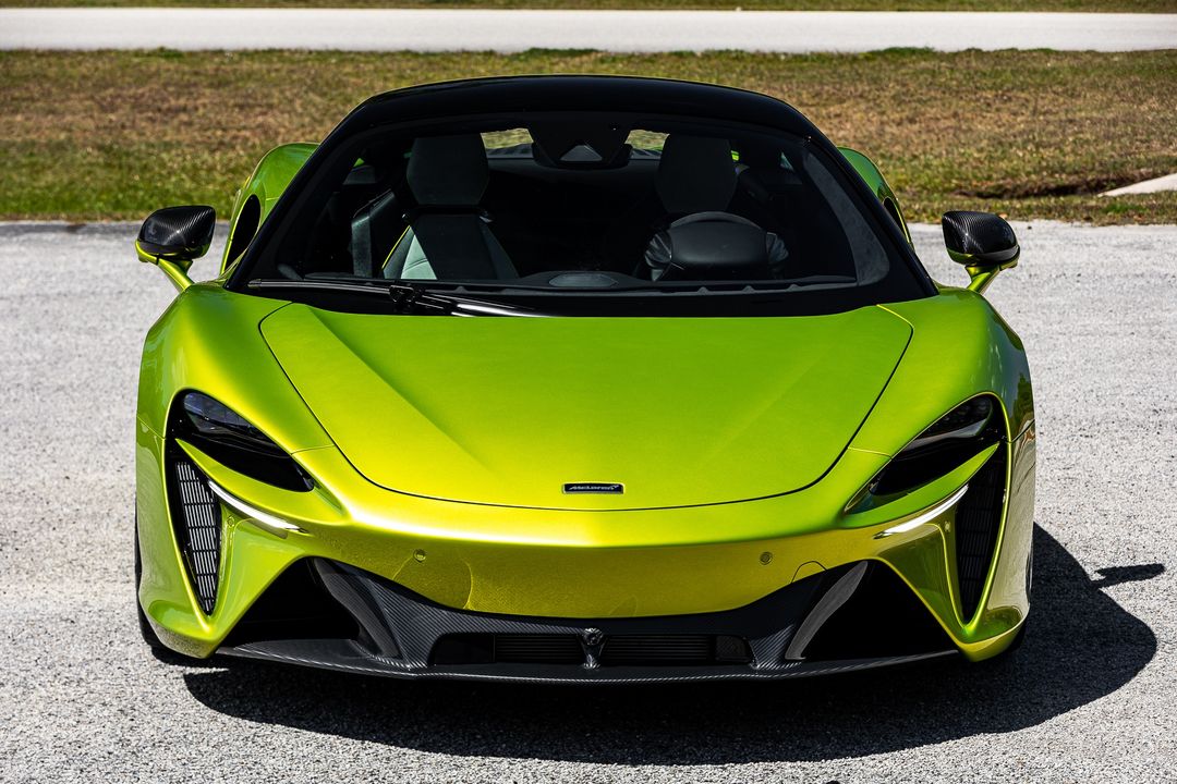 2023 McLaren Artura