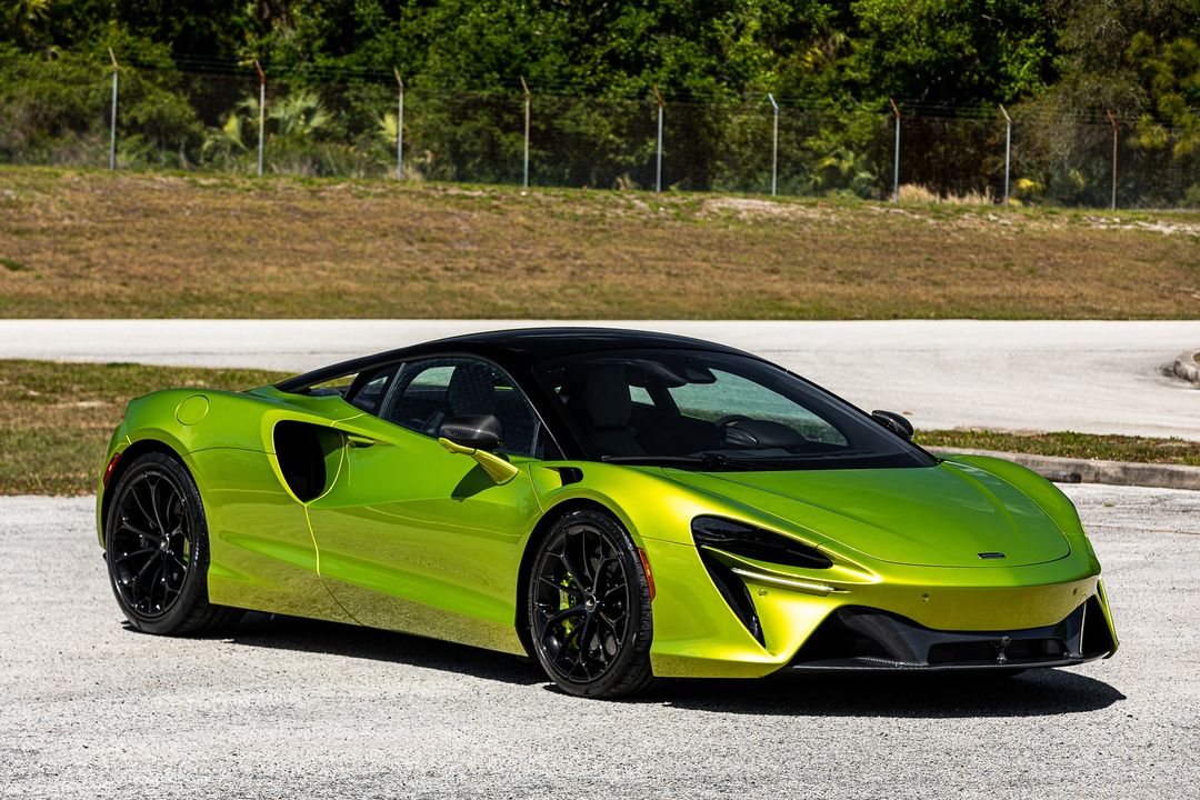 2023 McLaren Artura