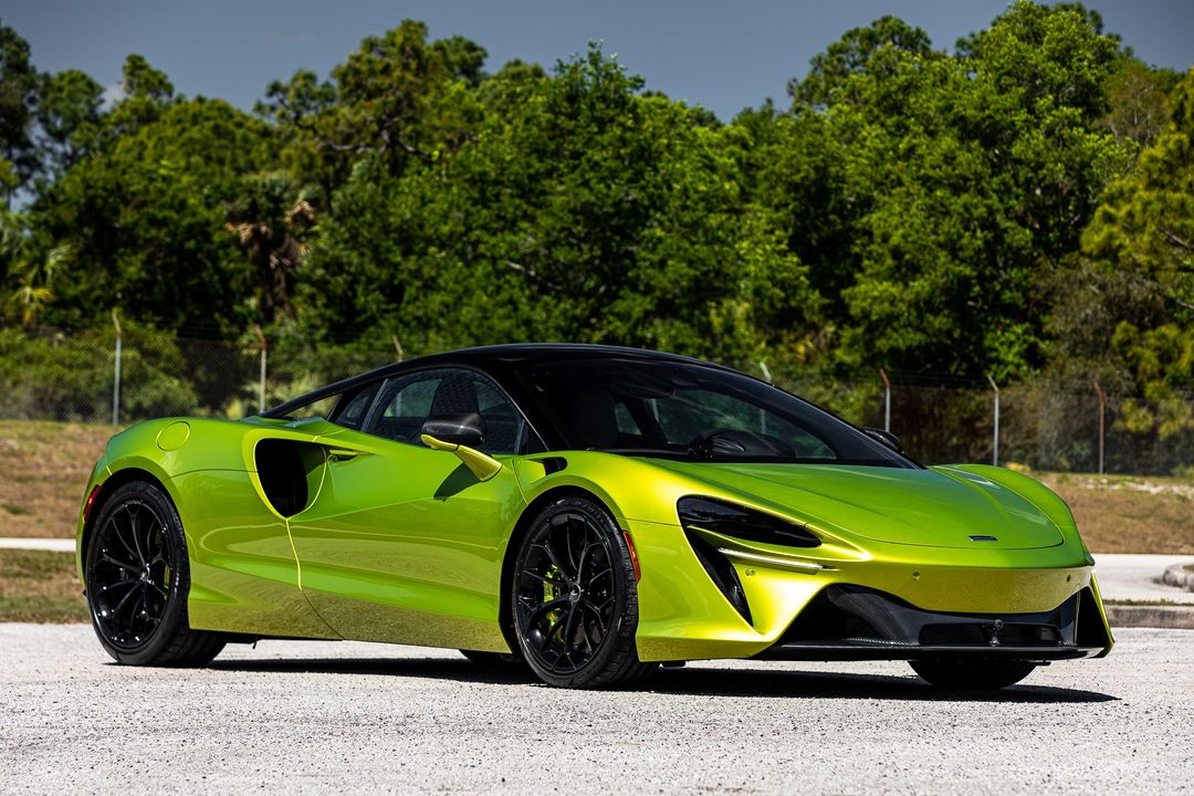 2023 McLaren Artura