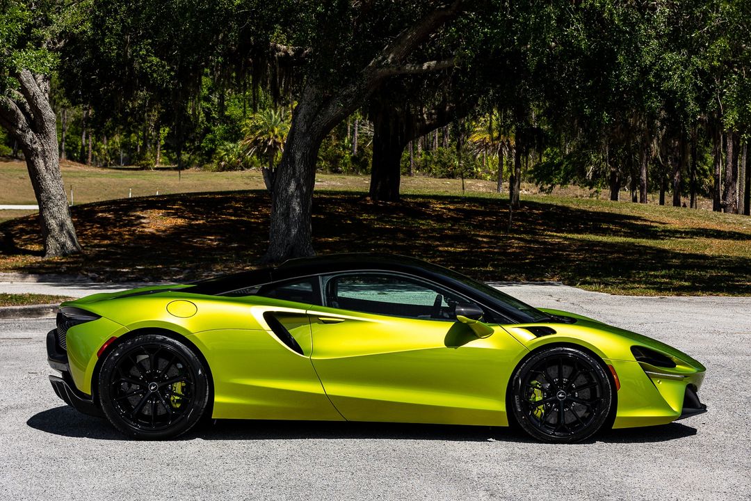 2023 McLaren Artura