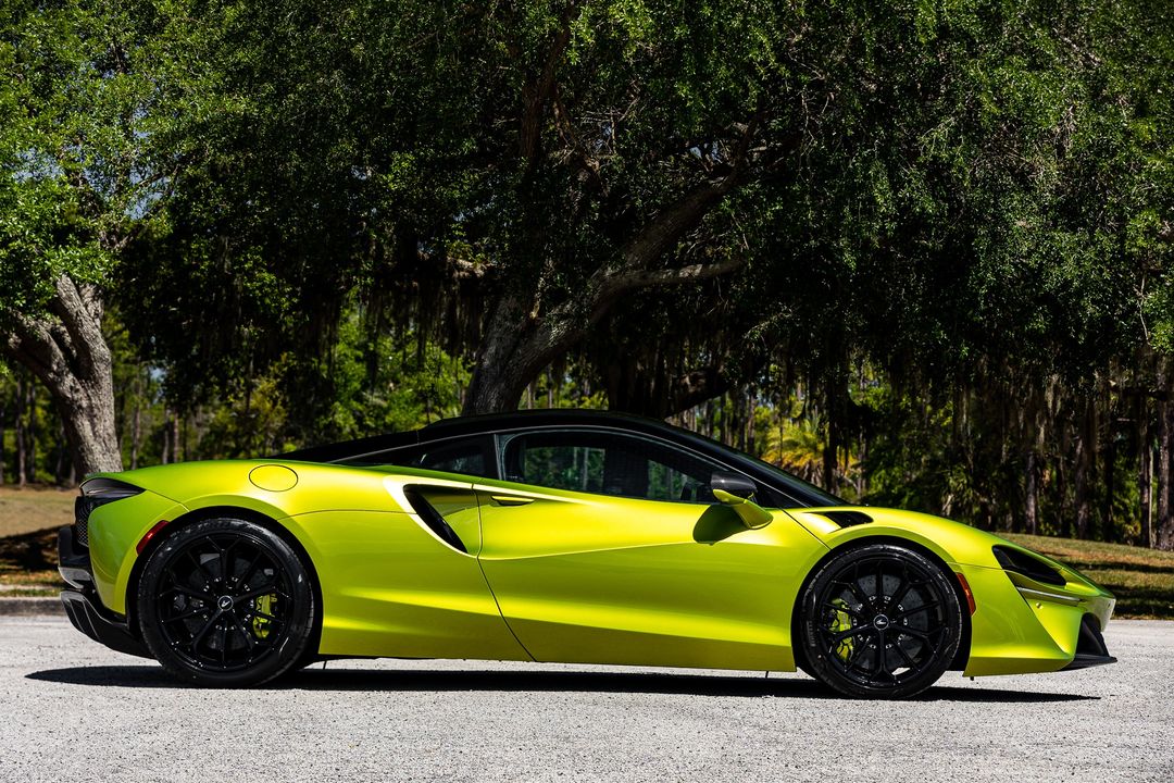 2023 McLaren Artura