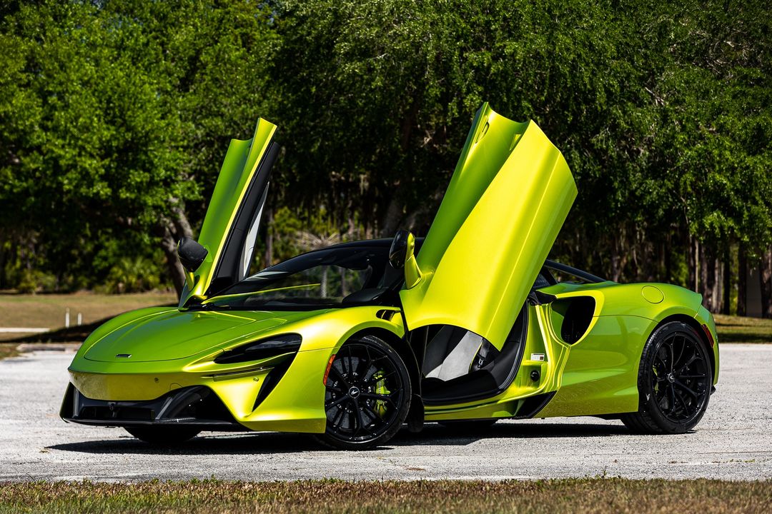 2023 McLaren Artura