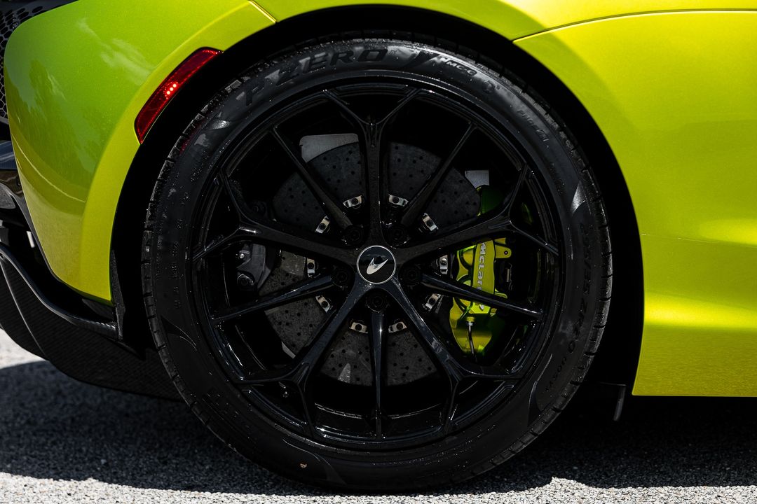 2023 McLaren Artura