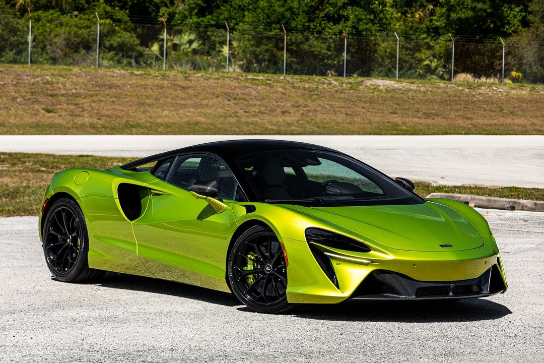 2023 McLaren Artura