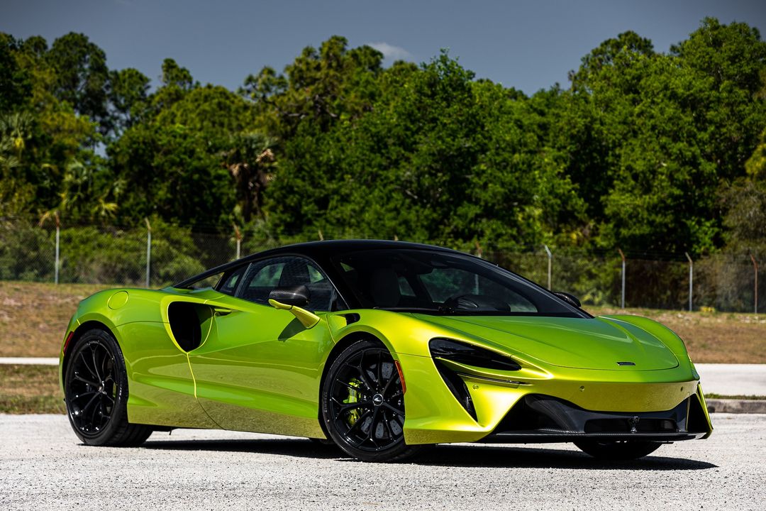 2023 McLaren Artura