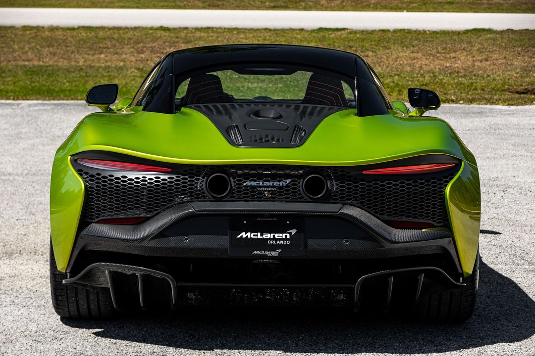 2023 McLaren Artura