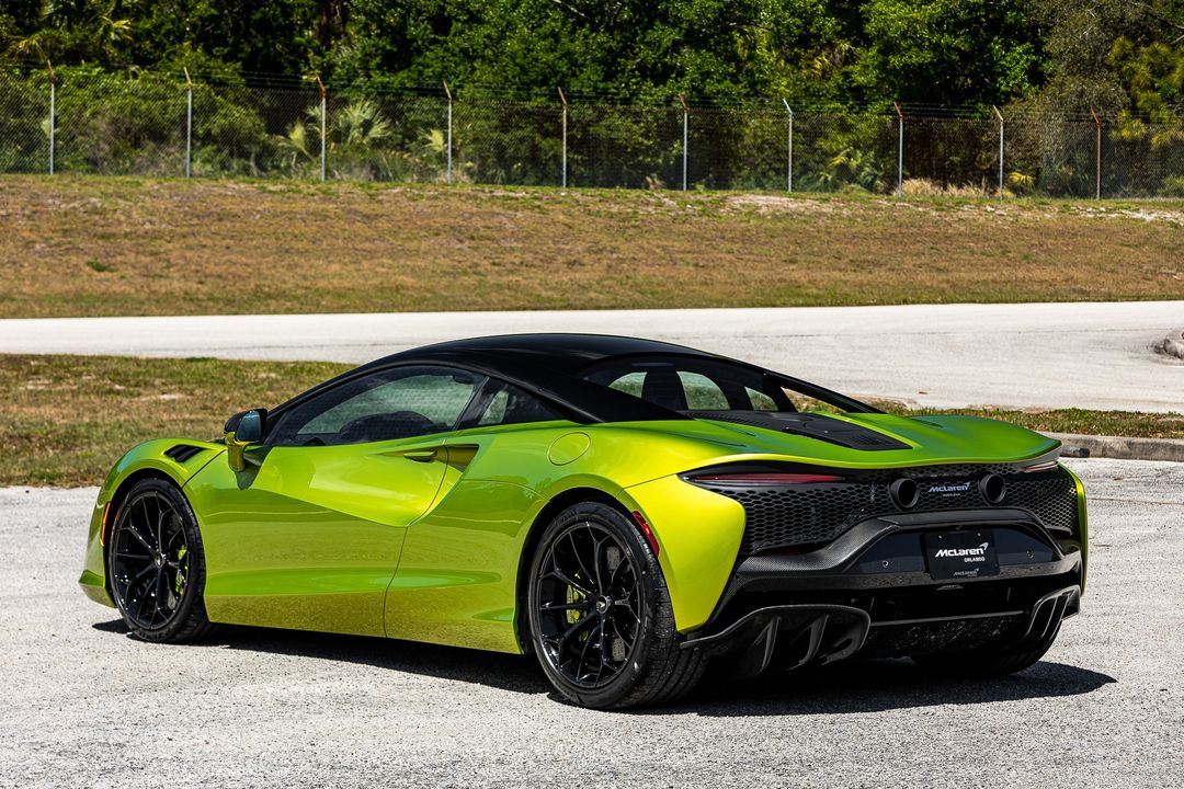 2023 McLaren Artura