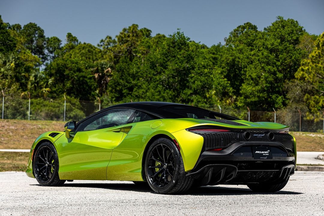 2023 McLaren Artura