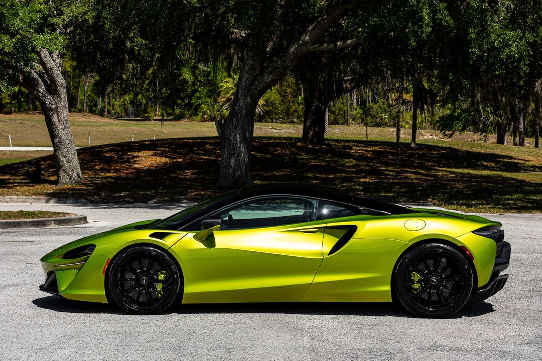 2023 McLaren Artura