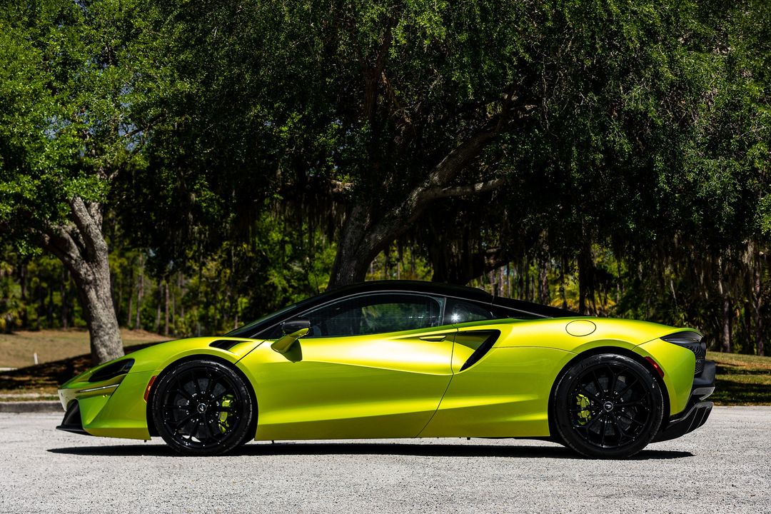 2023 McLaren Artura