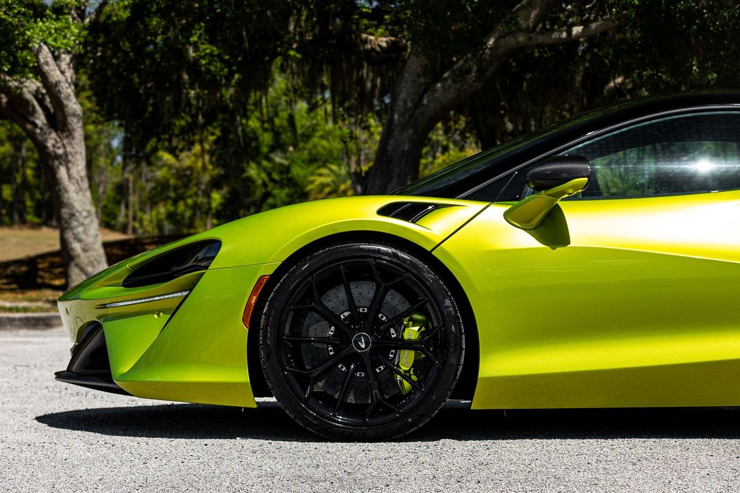 2023 McLaren Artura