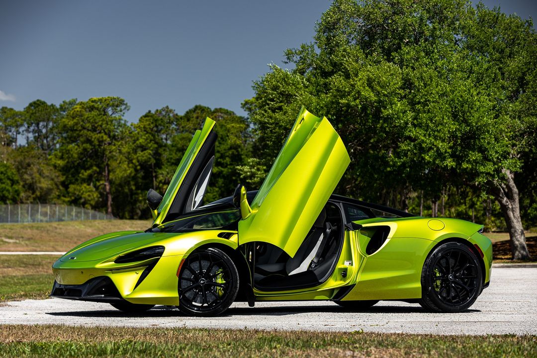 2023 McLaren Artura