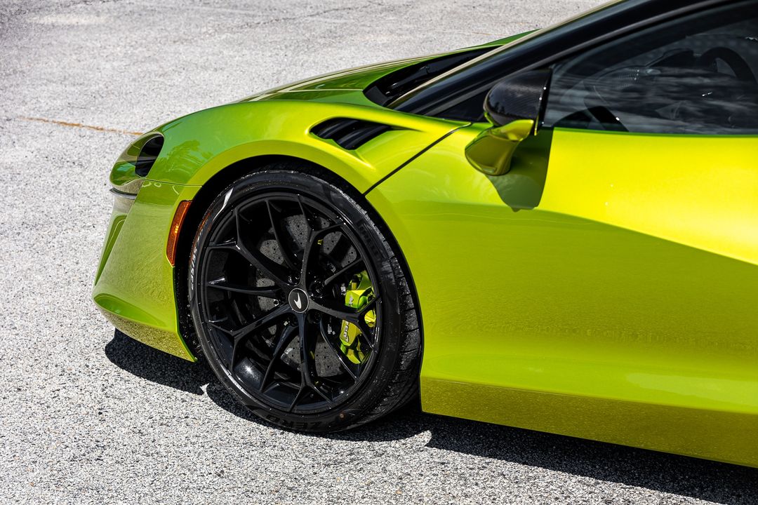 2023 McLaren Artura