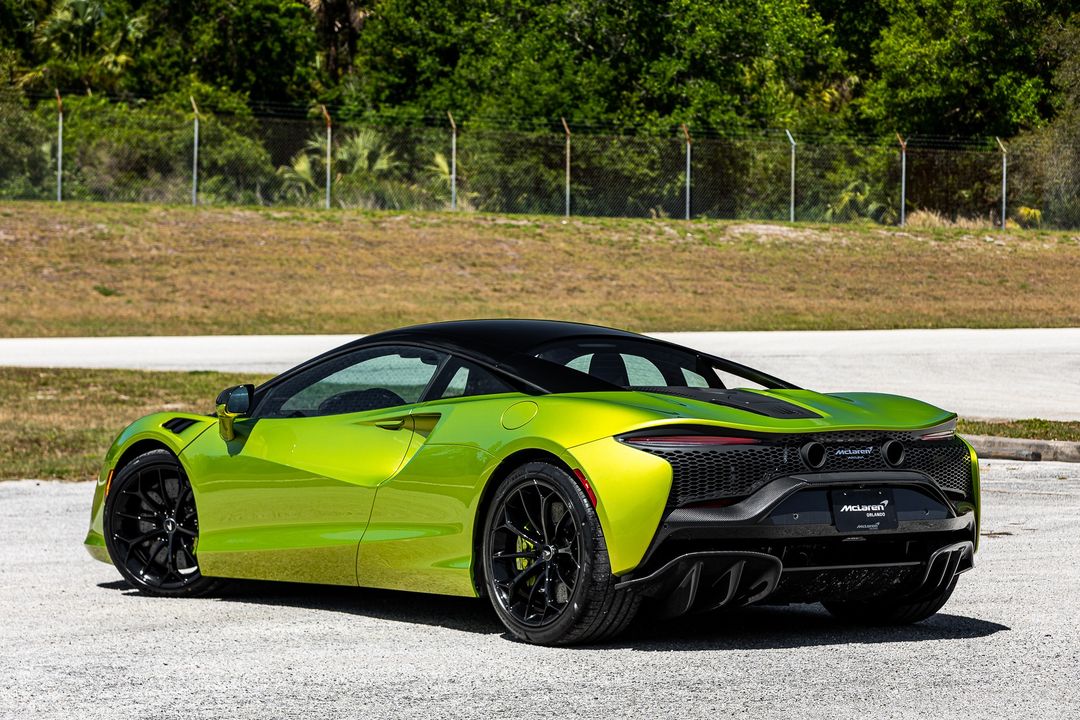2023 McLaren Artura
