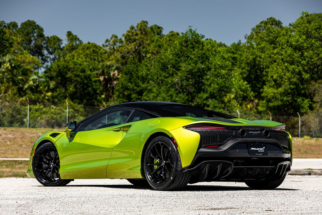 2023 McLaren Artura