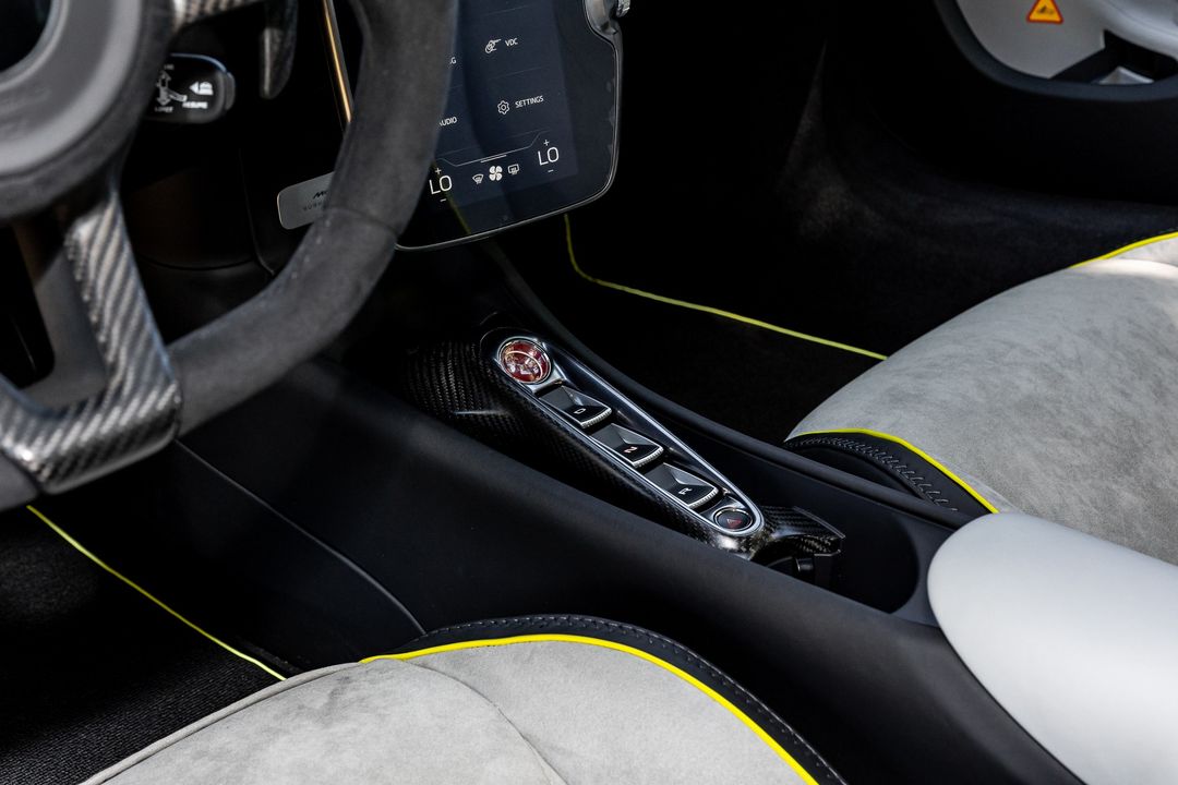 2023 McLaren Artura
