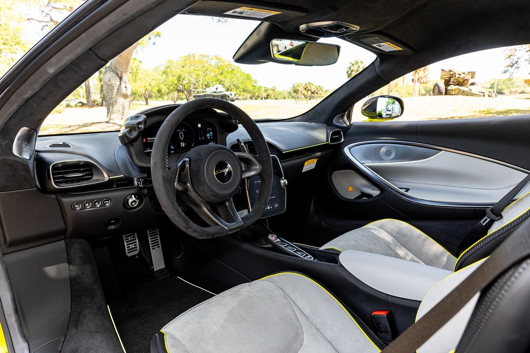 2023 McLaren Artura