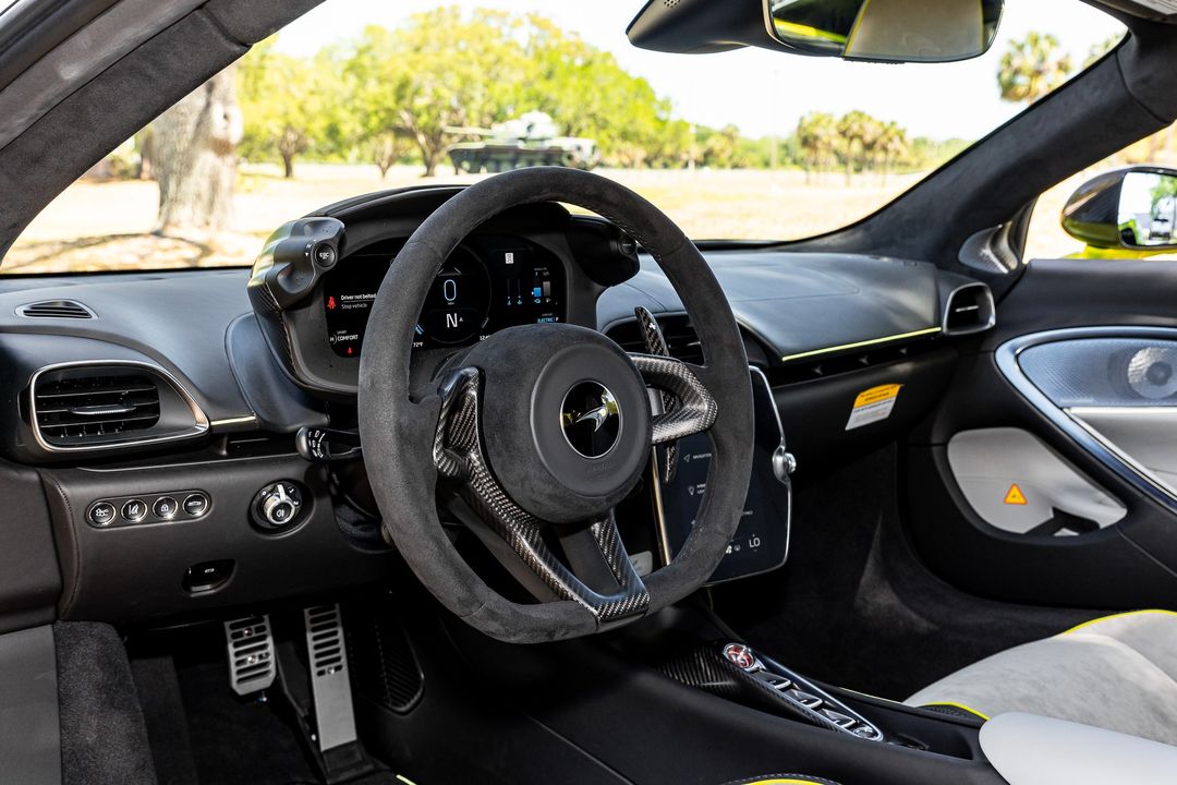 2023 McLaren Artura