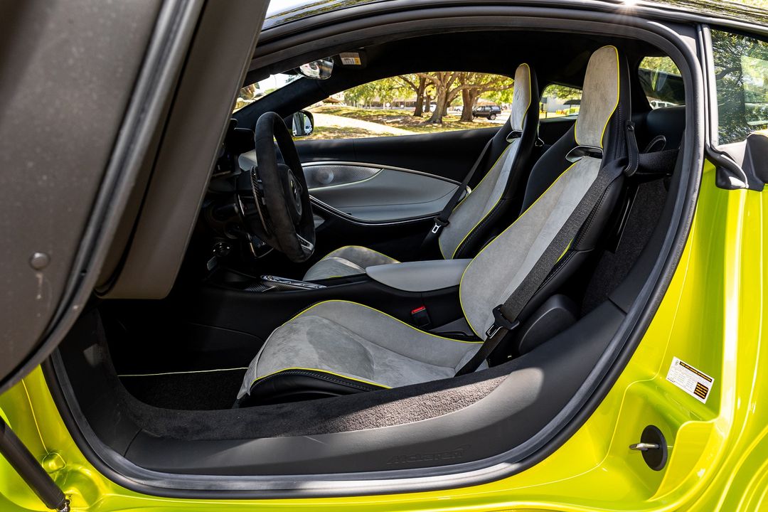 2023 McLaren Artura