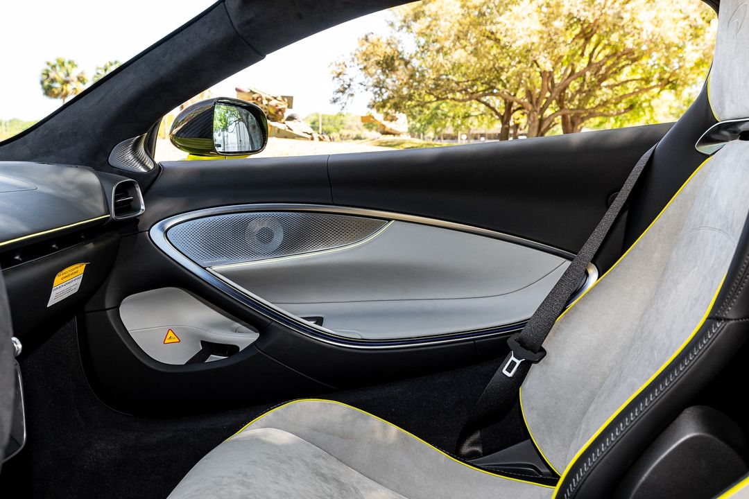 2023 McLaren Artura