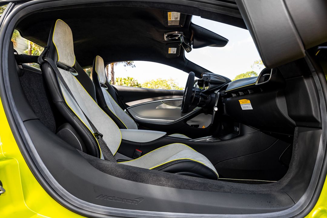 2023 McLaren Artura