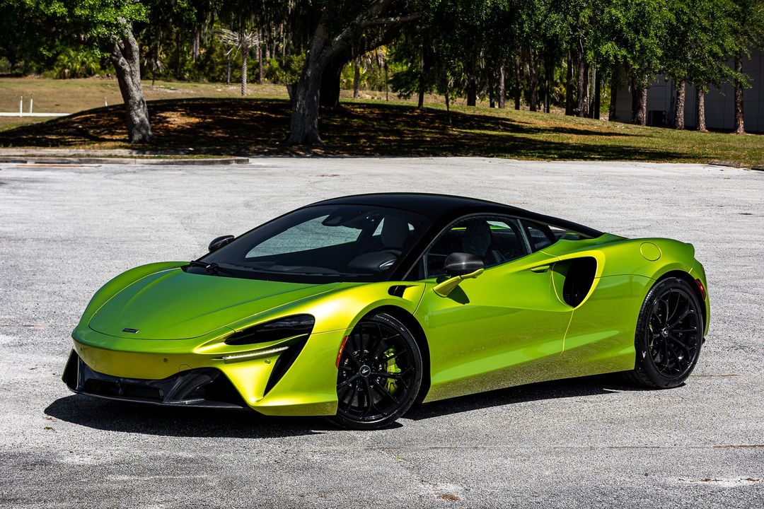 2023 McLaren Artura
