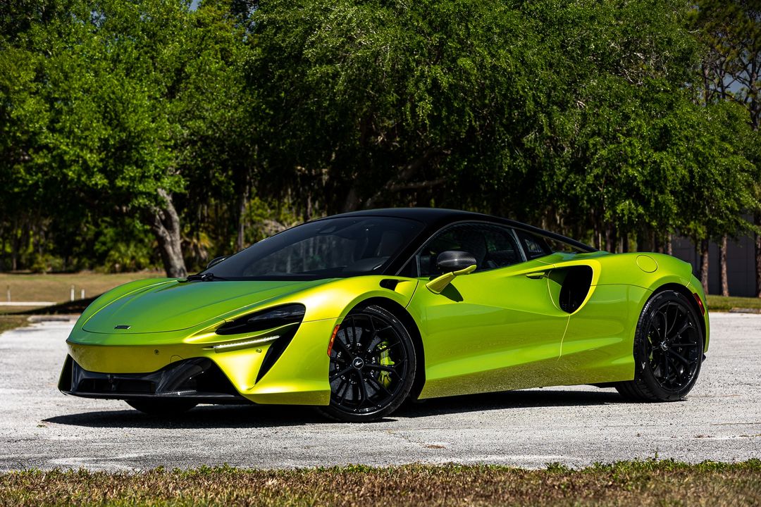 2023 McLaren Artura