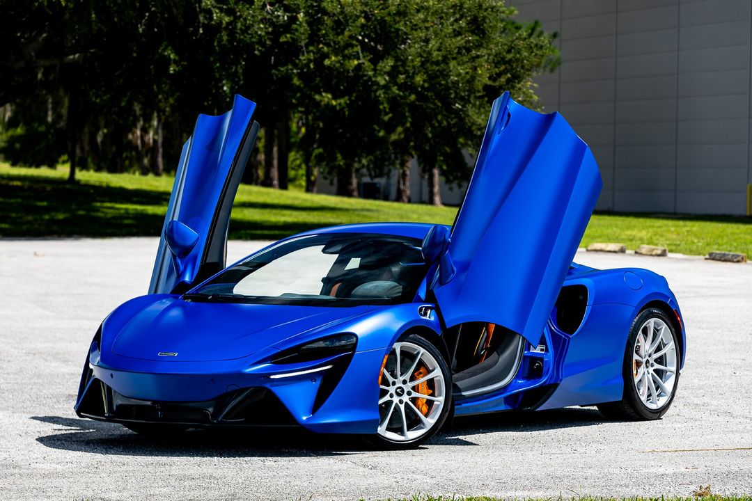 2023 McLaren Artura