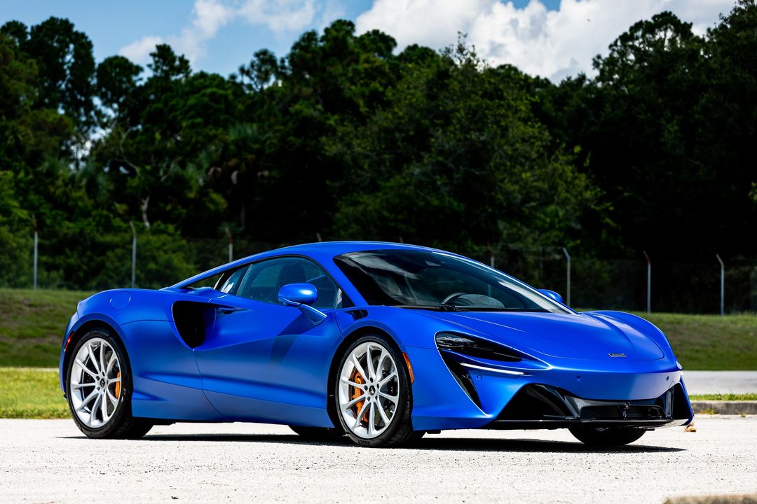 2023 McLaren Artura
