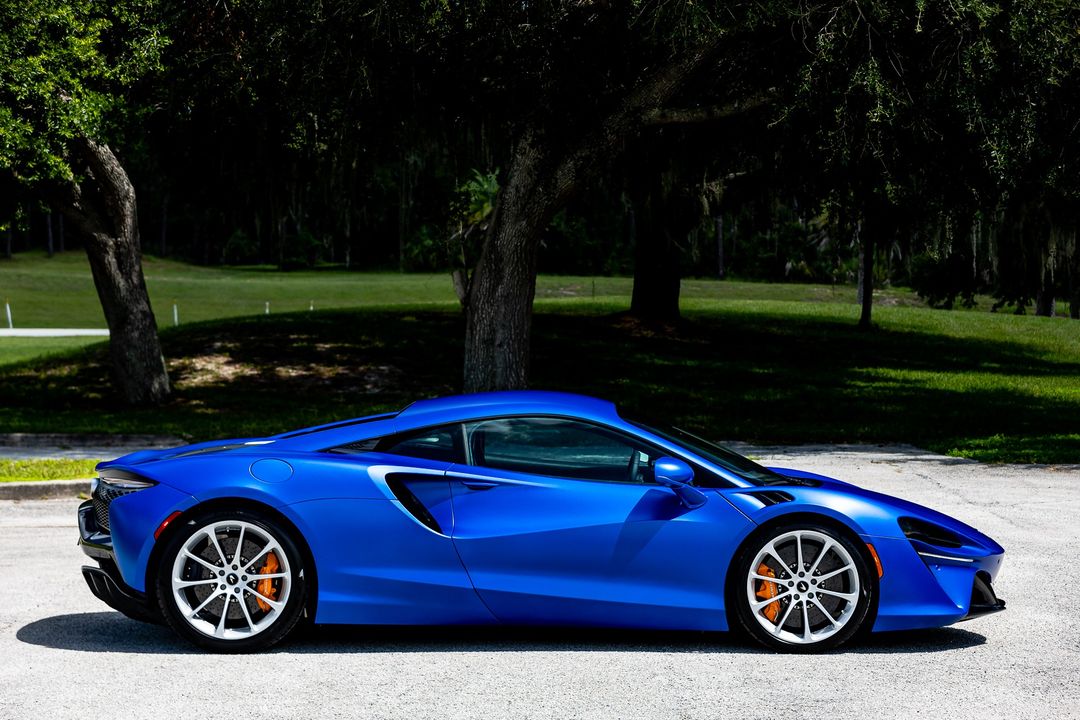 2023 McLaren Artura