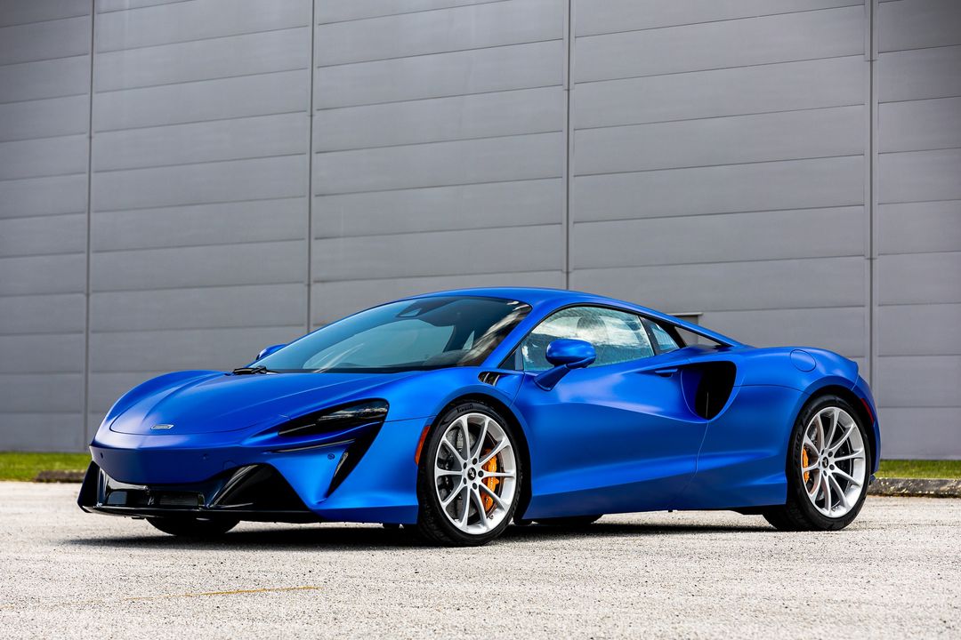 2023 McLaren Artura