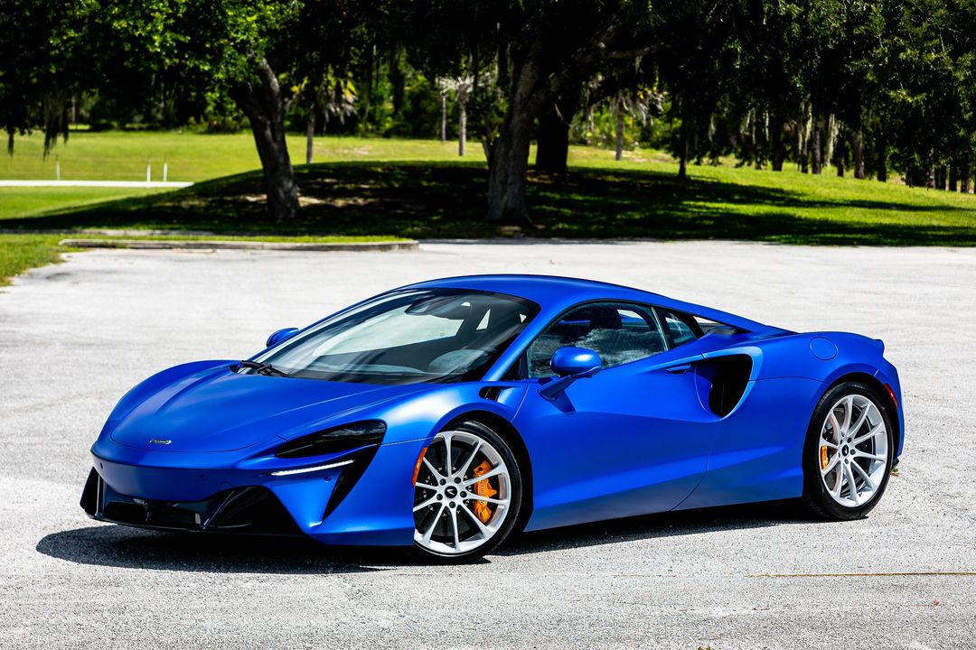 2023 McLaren Artura