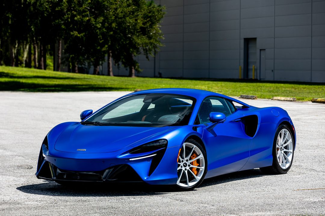2023 McLaren Artura