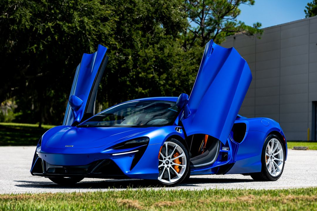 2023 McLaren Artura