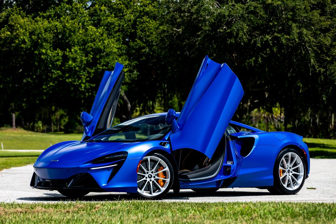 2023 McLaren Artura