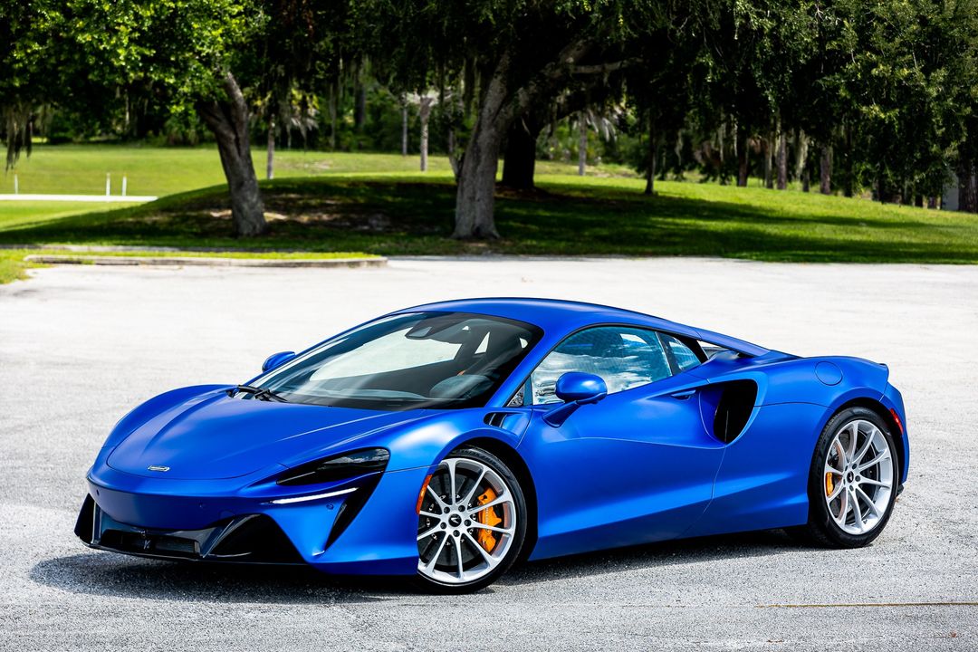 2023 McLaren Artura
