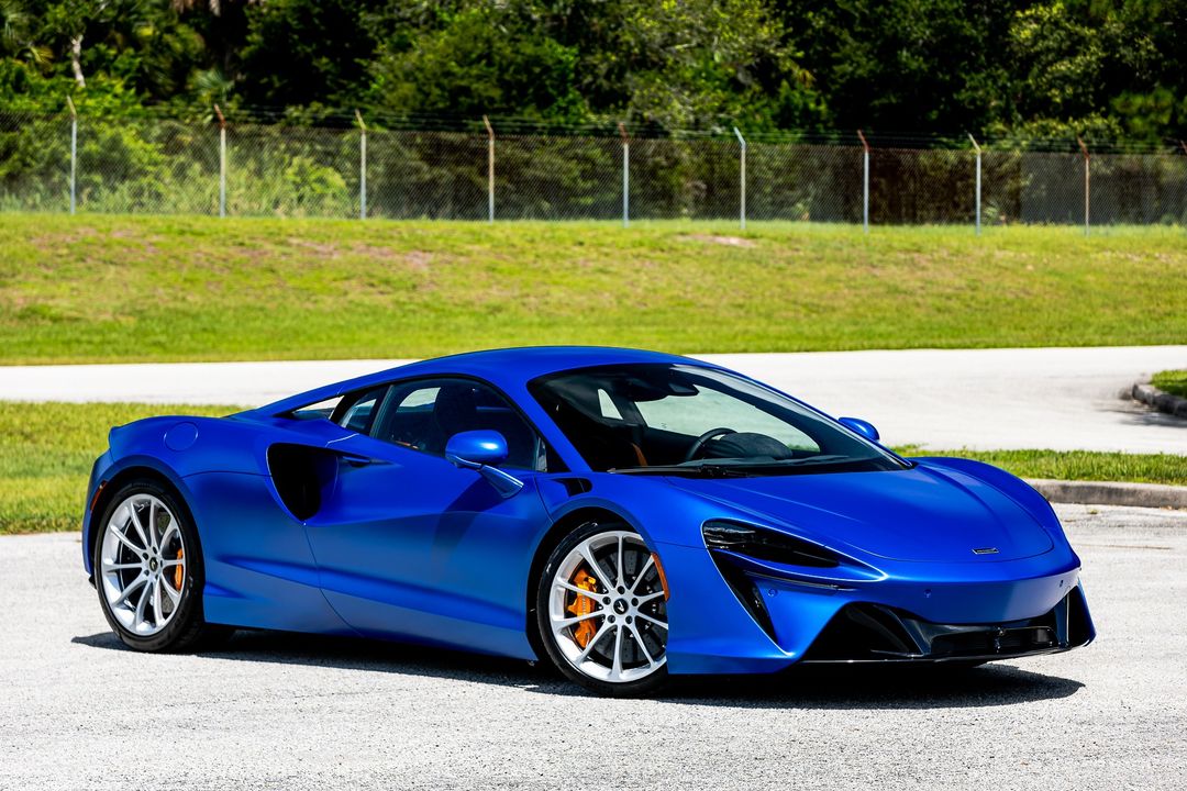 2023 McLaren Artura