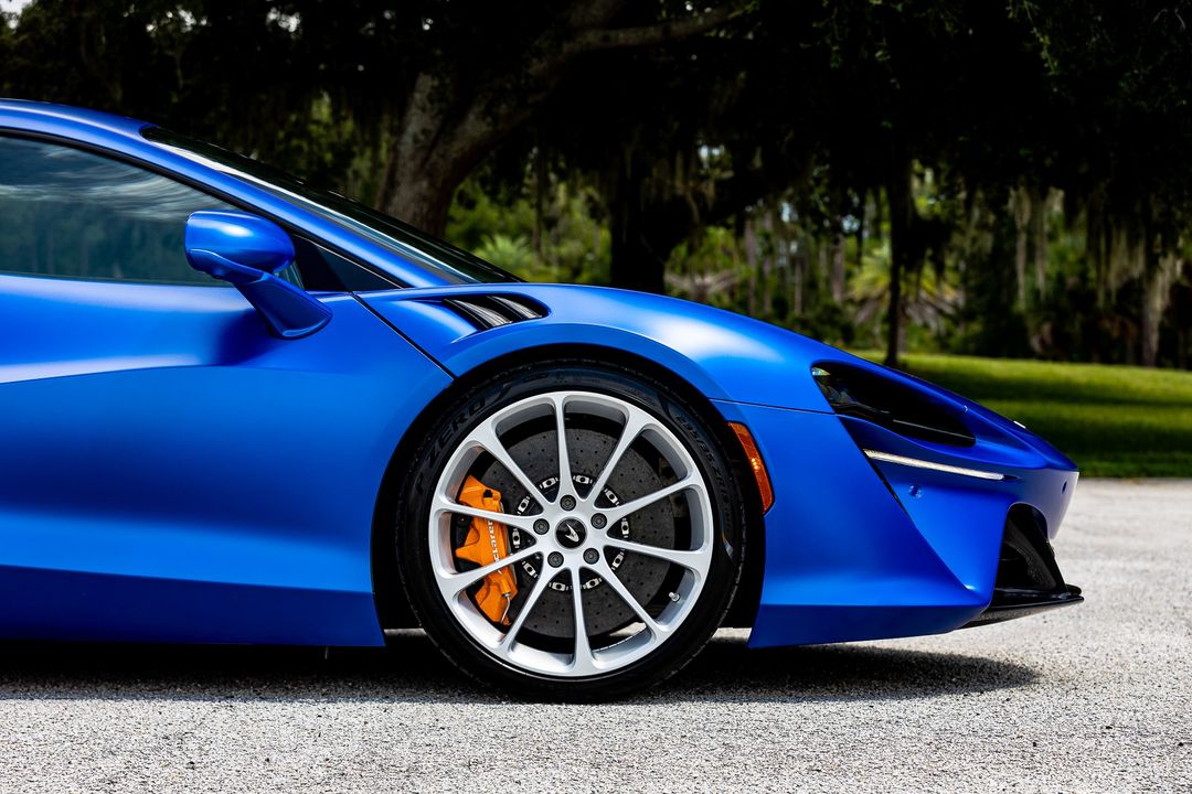 2023 McLaren Artura