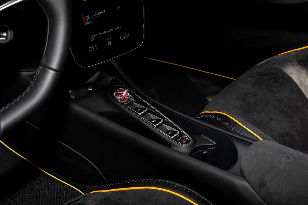 2023 McLaren Artura