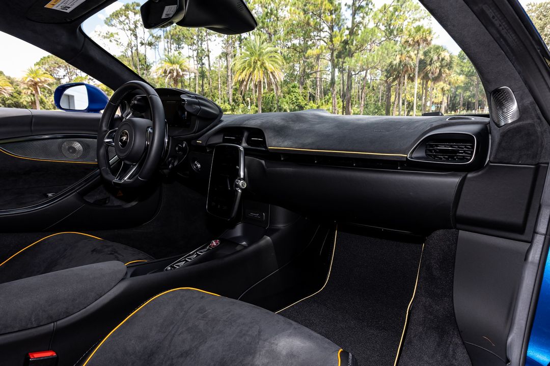 2023 McLaren Artura