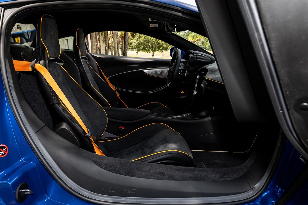 2023 McLaren Artura
