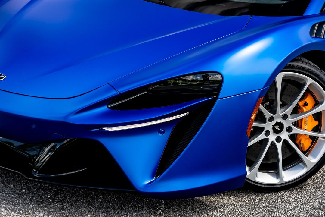 2023 McLaren Artura