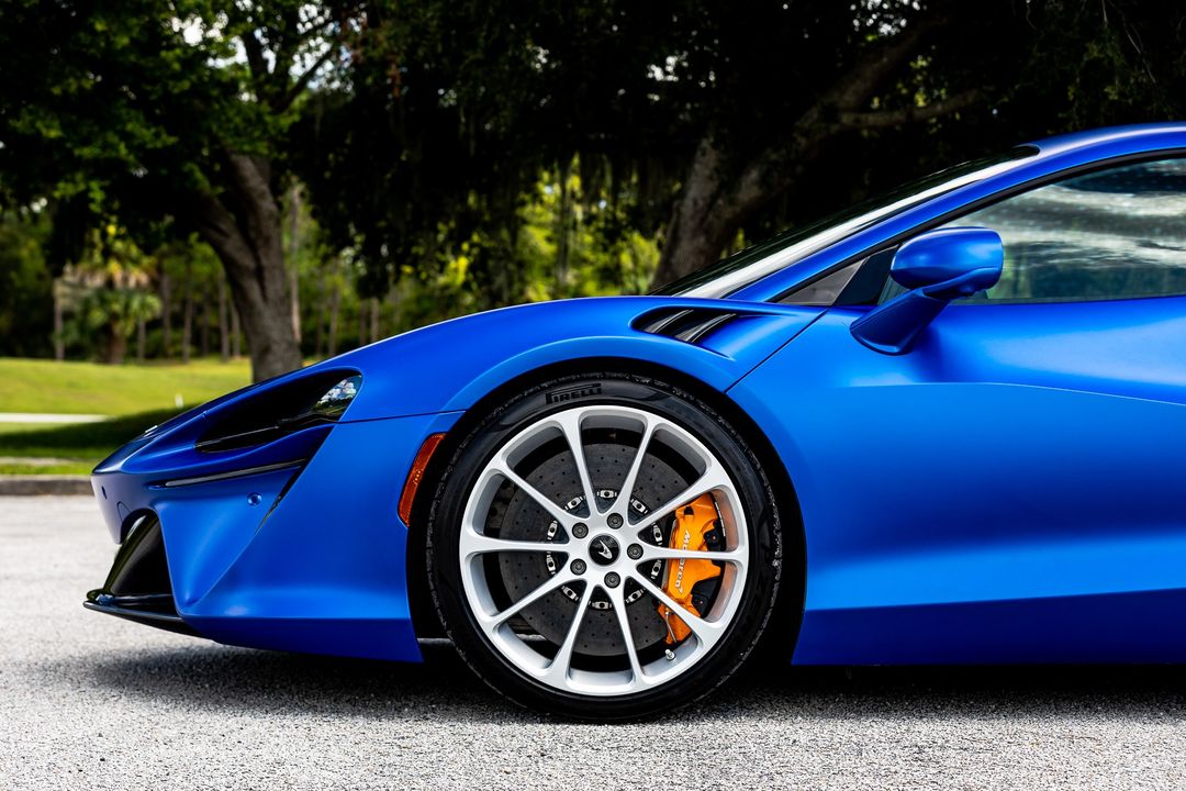 2023 McLaren Artura