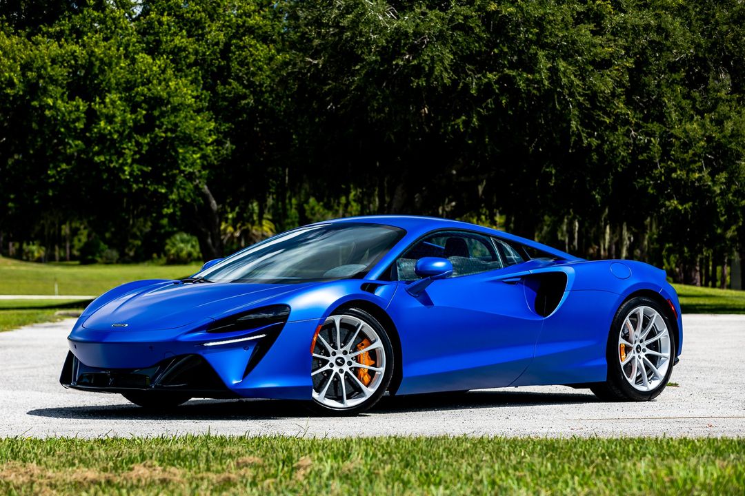2023 McLaren Artura