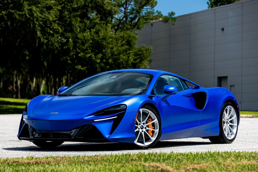2023 McLaren Artura